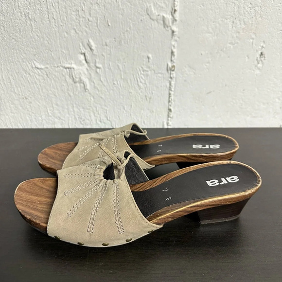 Ara Tan Leather Sandals - Picture 1 of 6